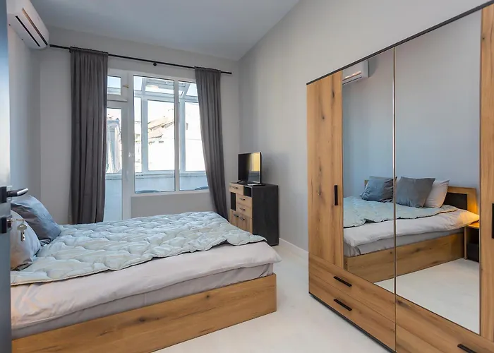 Urban Elegance * Sofya