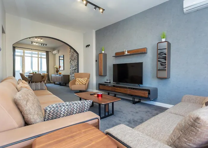 Urban Elegance * Sofia