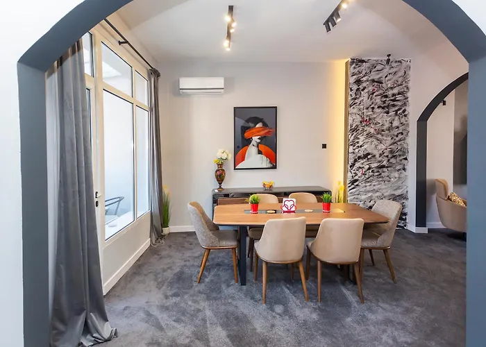 Apartment Urban Elegance