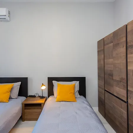 Urban Elegance Szófia